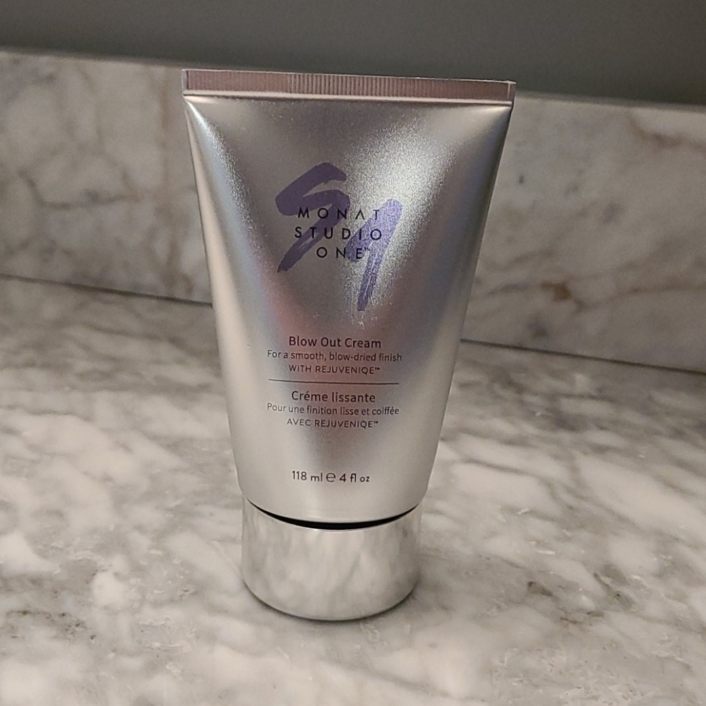 Monat Blow Out